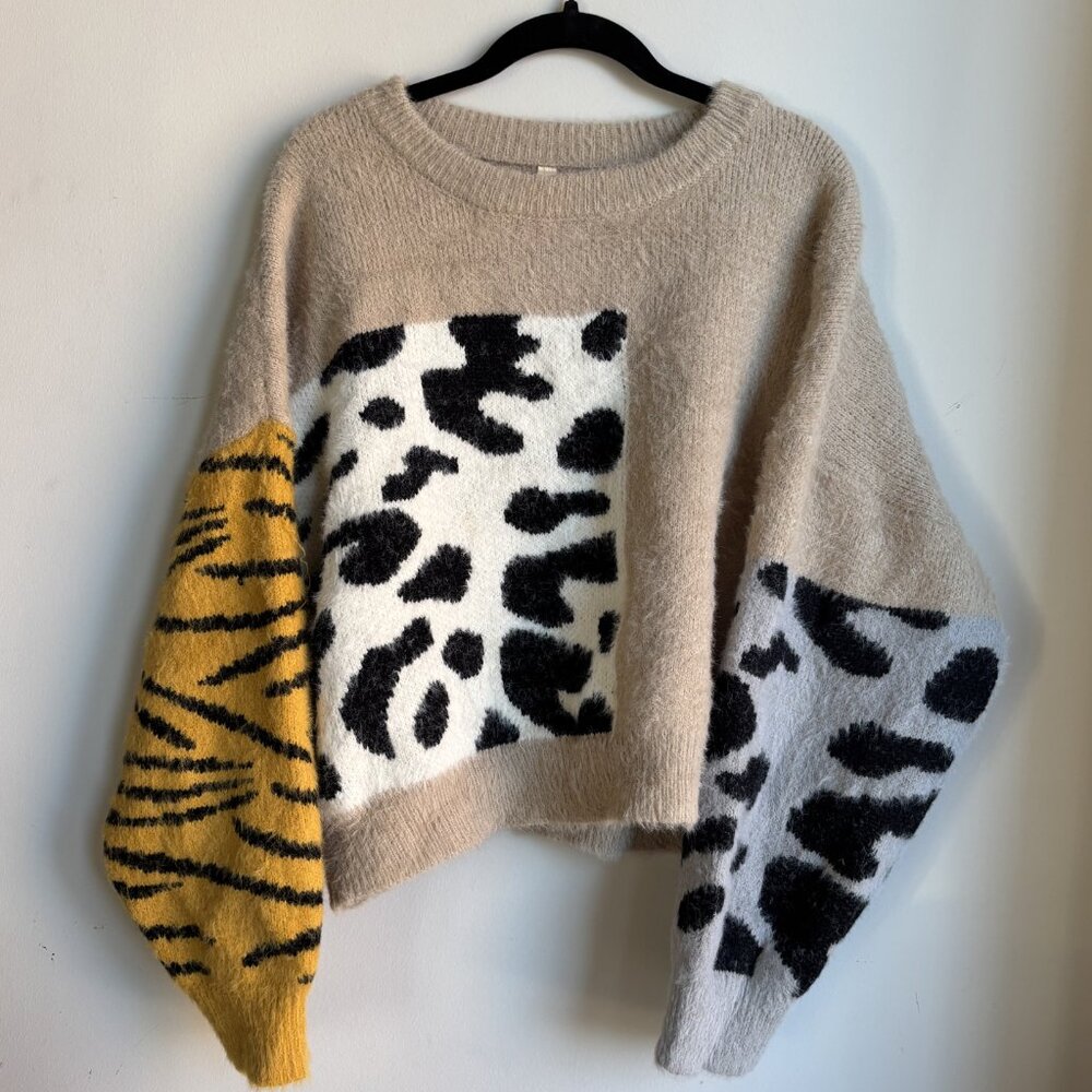 Elan Clothing Animal Print Fuzzy Sweater - L